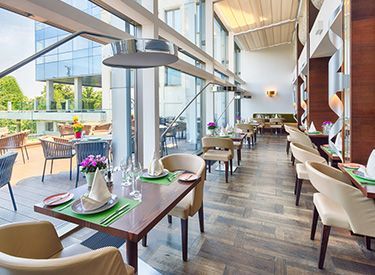 Hotels & Restaurants